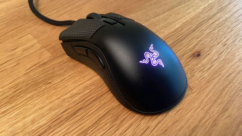 Razer Deathadder V2 Mini: Ergonomic excellence for small hands